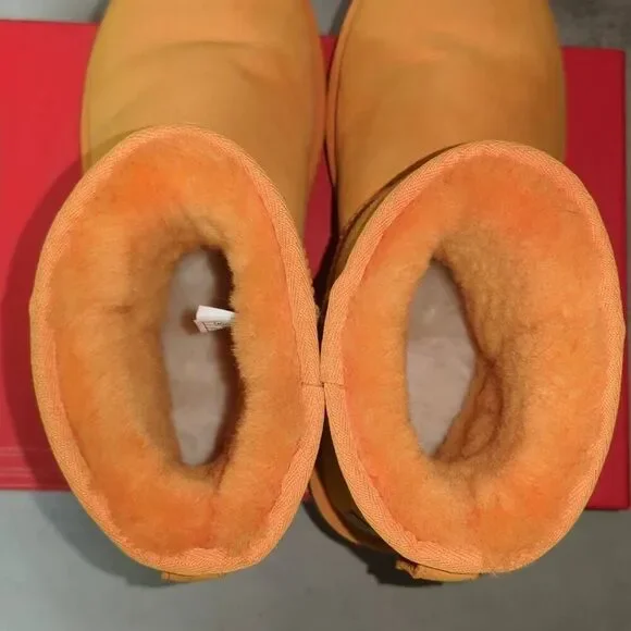 UGG Classic Mini II Short Suede Sheepskin Boots in California Poppy. Size 8 - Picture 5 of 10
